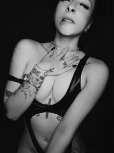 An_g_elly 🖤💭 Poză 3