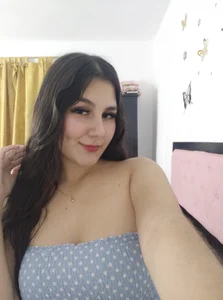 Hi, I'm Stormy 💗 de StormyScott  3 photos