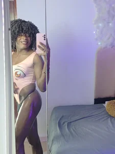 🉐 de puca_ebony Foto 3