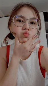 CwenEliot Glassy Pic 5