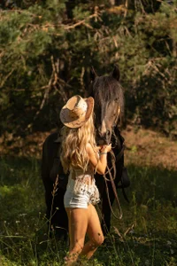 LynnAngel: sexy rider ( 8 фото)