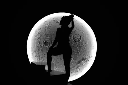 🌑Under the moonlight🌑 de LiamCarterX  2 Imagens