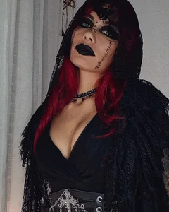 _sakae_の𝖂𝖎𝖙𝖈𝖍 𝕲𝖔𝖙𝖍の 2枚の写真