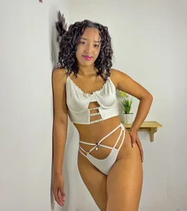 Cleo_luna GIRLS IN WHITE Foto