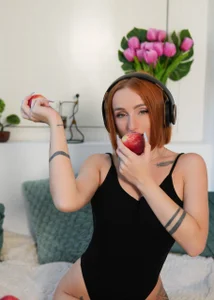BabyyyLunaX Sharing Peaches! 🍑 зображення