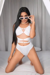 hanna_mils 🤍🤍 Pic 2