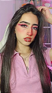 AgathaBlair Lots of pink, little innocence Pic 2