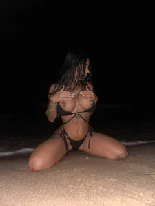 RileyNox Me or the beach? Foto