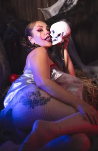 chantall1375 sexy halloween Pic 2