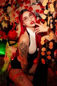 Megan_wolf1_の🥴midnight delirium👻の 3枚の写真