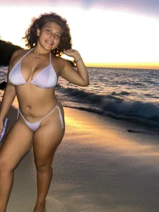 Antonella_Sterling Public Pic 4