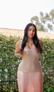 Ashlyrouxx Trying on my new dress in the garden Pic 2