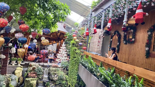 Emily-Nguyen Coffee shops in Saigon Hình