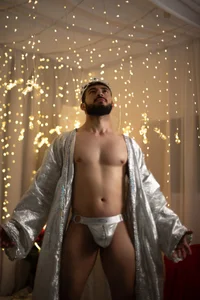 MarkWalker__ Merry Christmas to everyone! I wish you a lot of love and passion for your dreams. зображення 5