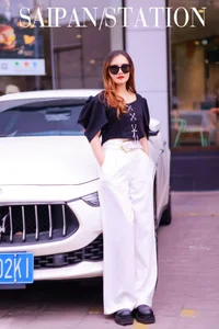 LucyLin-d2 Public 사진 5