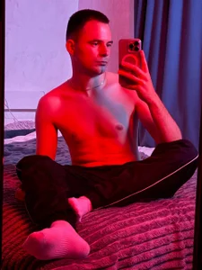 My sexy body in red light de DarkPr1nce  5 Imagens