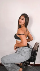 AllyJensen Hot body Pic 4