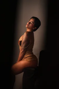 LunaBigBooty_ Public Gambar