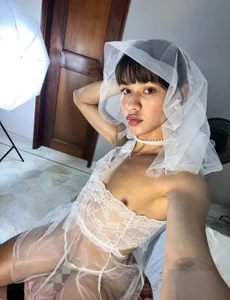 bloom_apple 🤍👰‍♀️😍 Gambar 3