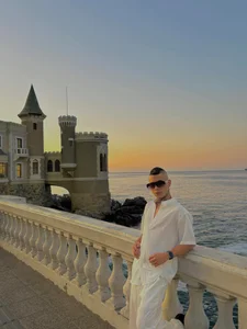 AdamThomas__ Public Foto
