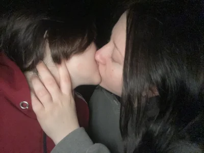 hug and kisses 💋 od nahida77  5 snímek