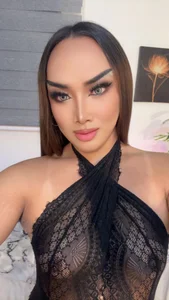 LauraSaintx SUBMIT TO YOUR QUEEN Foto