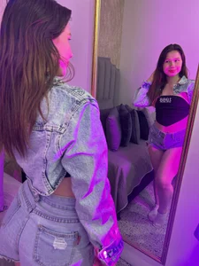 Roxie-Summers11 You like my outfit?💥✨ Gambar 2