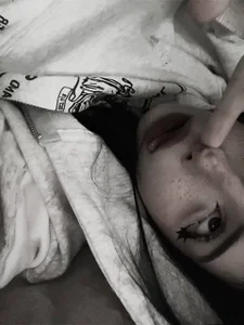 just me de NeomiMckillip  4 Imagens
