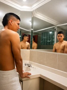 🚿 Clean body, dirty thoughts? od Mauro_boy  3 snímek