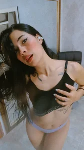 NicoleEsposito feeling naughty Foto 4