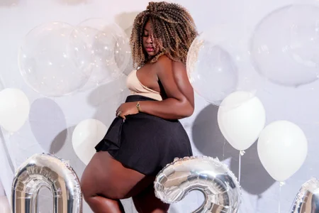 Naomii_King New Year 🎇 Pic 9