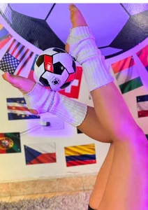 SUPPORT YOUR FAVORITE TEAM! ❤️ de Violet_carson  2 Imagens