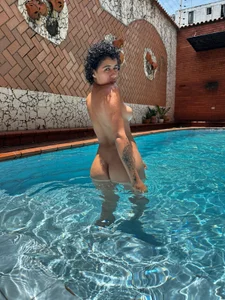 LunaCrop a nice day at the pool🐟 Pic 2