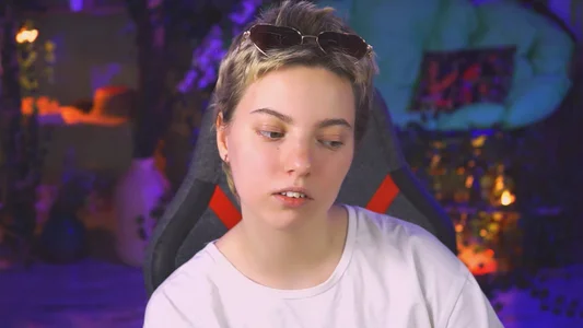 RocKStone_ Miss Tropical Bird?) Pic