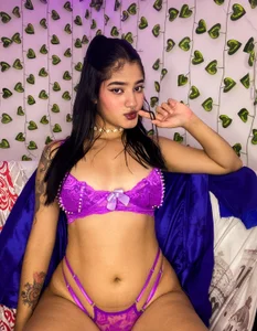 charlotte_9999 How about the violet?💜 Immagine  5