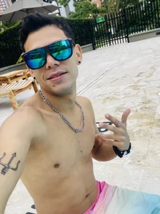 Friendsofeverything_ kullanıcısının A day at the pool to forget 💦🩵 albümü -  3 fotoğraf