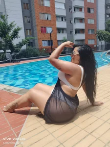 kiana_cream pool day Pic 4