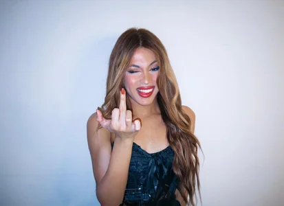 clara_evanss_s Here is this cute girl with red lips Immagine  2