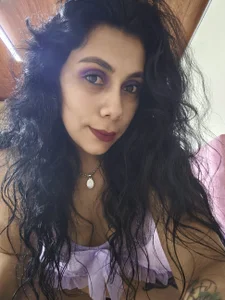 Zdjęcia Nyra_Queen 🔥 Hoy el morado no es solo un color… es una invitación para perder el control conmigo 💋: 