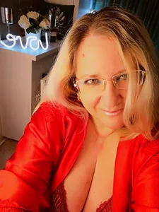 Raisshy Public Pic 2