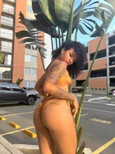 pretty_pettite Alejandra and the sun Pic 5