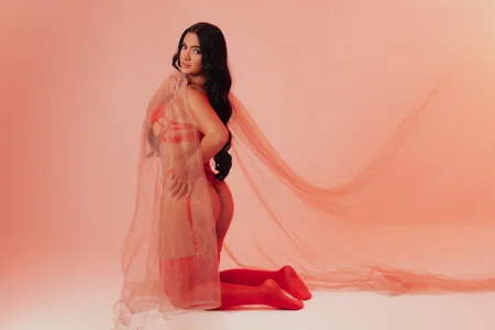 NatyFerrer_ Between satin and eroticism Εικόνα 4