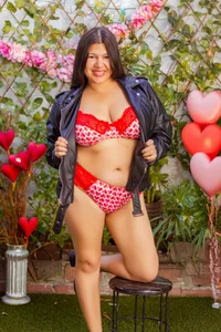 YOUR SEXY RED GIRL<3 de Catherine_tabarezx  4 photos