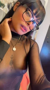 EmmaEbony_ “Let me take your breath away… slowly 💫😈” 사진