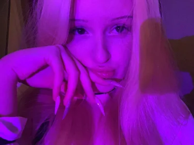 MiaLawrencee's XXX Nude Photo 1
