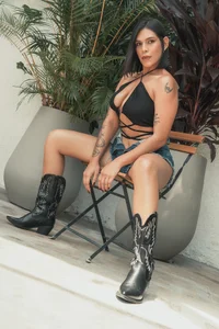 SarahYates Sexy Pic 2