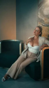 KateSunder Confidence is my best accessory  4টি ছবি