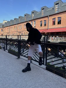 Public de fromed  3 photos