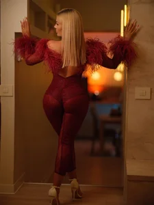 EvaZaneのEverything looks better in RED 👠💋の 6枚の写真