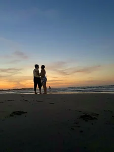 DaisyEmily Honeymoon on the beach Foto 2